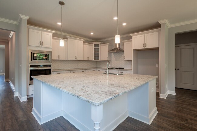 Building Photo - **LIKE NEW, EXECUTIVE HOME IN SOUGHT-AFTER LADD PARK NEIGHBORHOOD, FRANKLIN, TN**