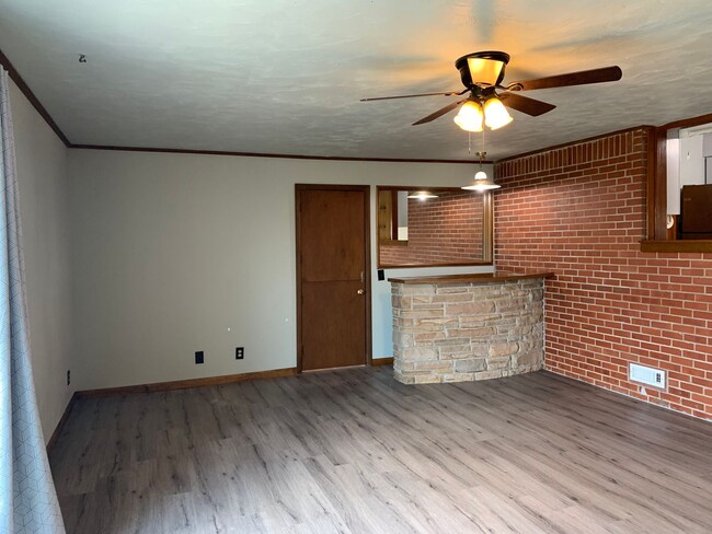 Building Photo - Property on approx 1 acre with lots of upd...