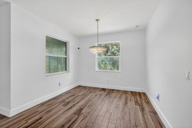 Building Photo - 16215 83rd Pl N