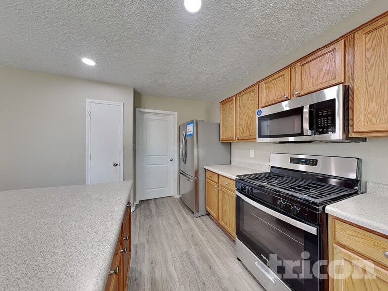 Building Photo - 6407 Black Hawk Dr NE