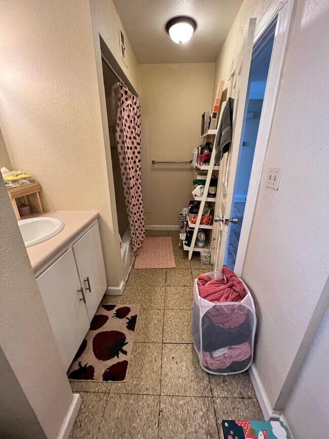 Building Photo - 2207 W 3rd St