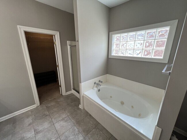 Building Photo - Location!  Location!  3 bedroom, 2 bath house in Beau Pre near LSU