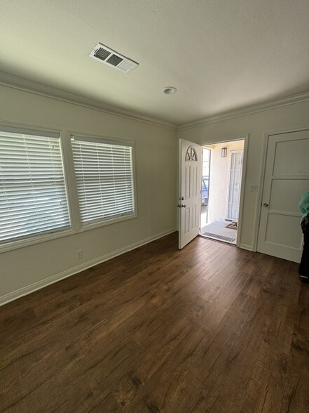 Family Room - 11029 Hesby St
