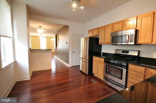 Building Photo - 219 Hermitage St