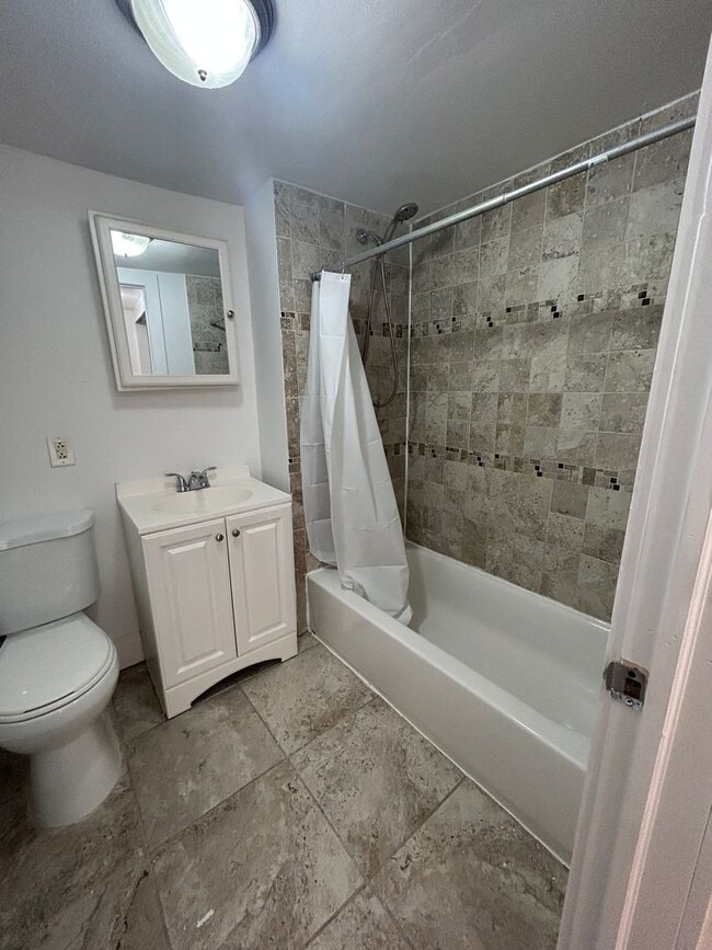 Building Photo - Lovely 4 Bedroom Single Family House in Neptune!