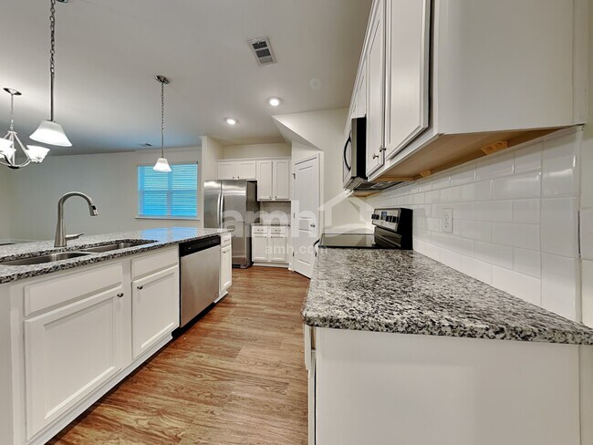 Building Photo - 12 Cherry St