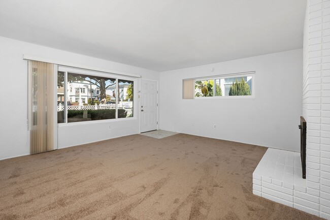 Building Photo - CORONADO - MOVE IN SPECIAL $1,000 OFF 1ST ...