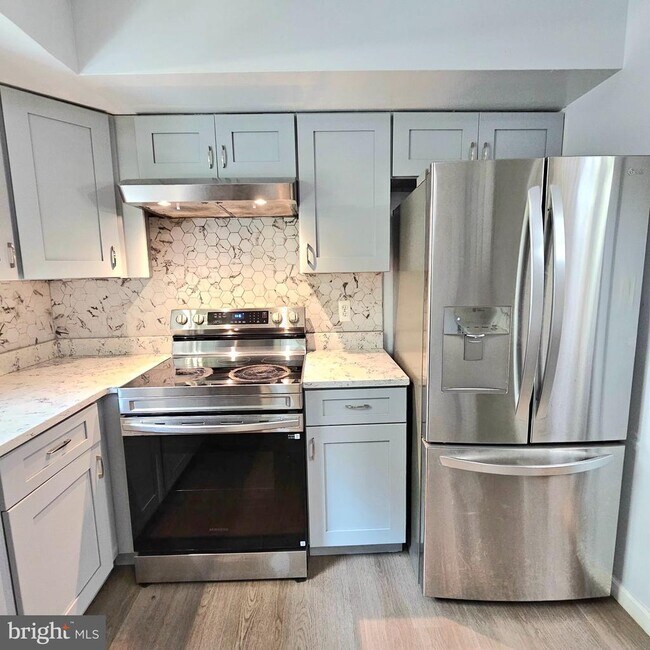 Building Photo - 7603 Tiverton Dr