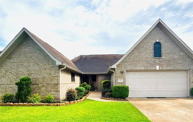 Primary Photo - 423 Bluebird Ln