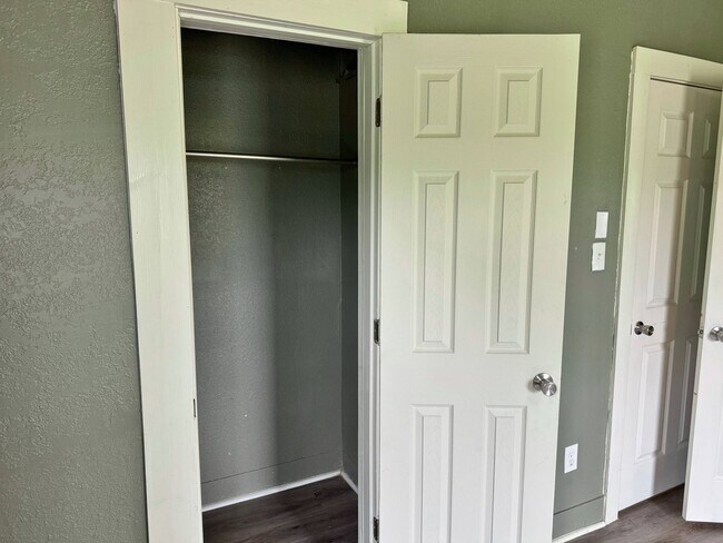 Building Photo - Affordable 3 Bedroom, 1 Bathroom Home In WF!