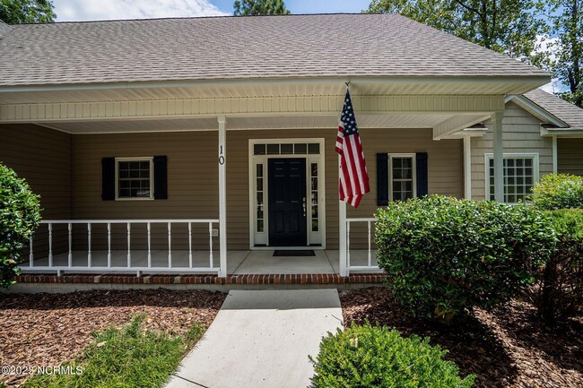Building Photo - 10 Red Cedar Ln