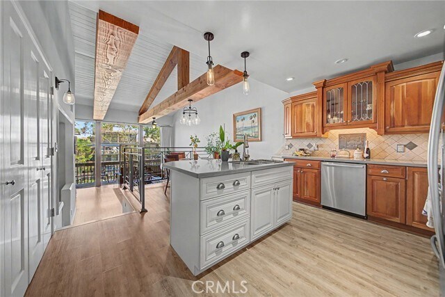 Building Photo - 6315 Marina Pacifica Dr S