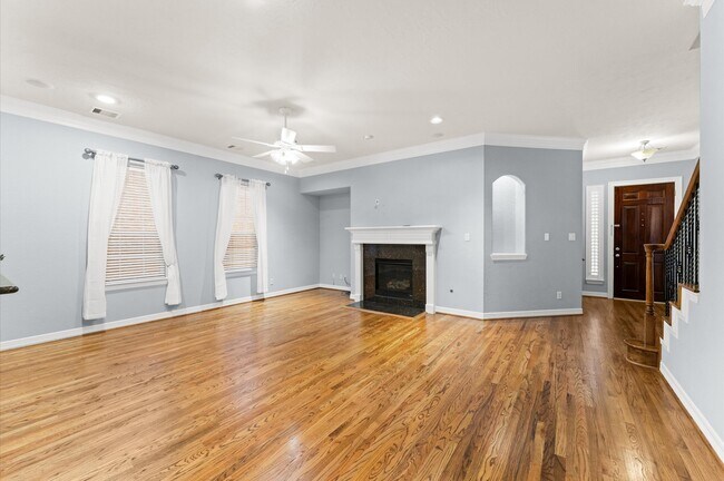 Building Photo - 10106 Holly Chase Dr
