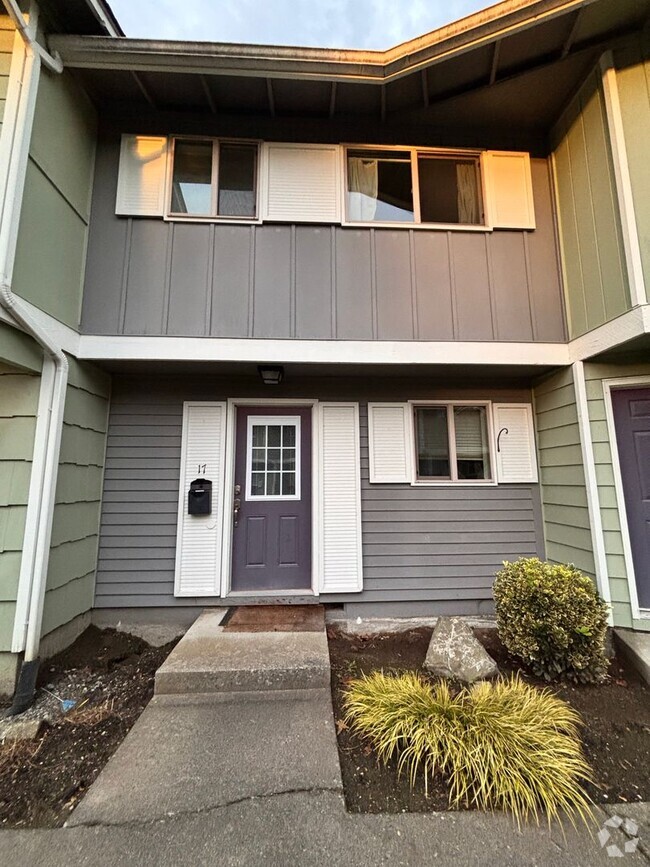 Building Photo - 2 Bedroom, 1.5 Bathroom Townhome Available...