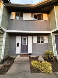 Building Photo - 2 Bedroom, 1.5 Bathroom Townhome Available...