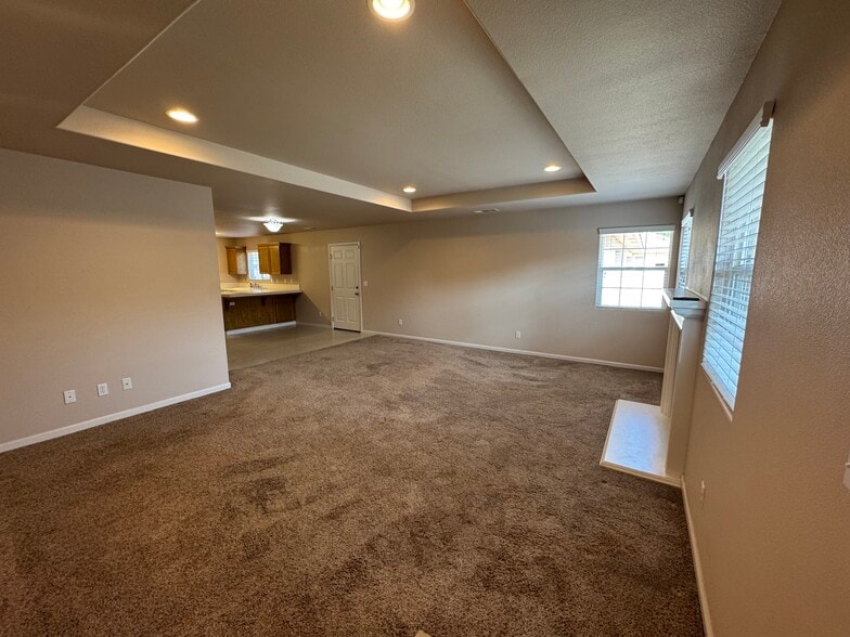 Building Photo - 2301 N Vickie Ct