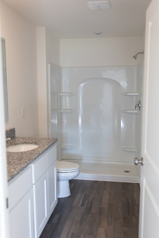 Building Photo - 721 Hillview Loop