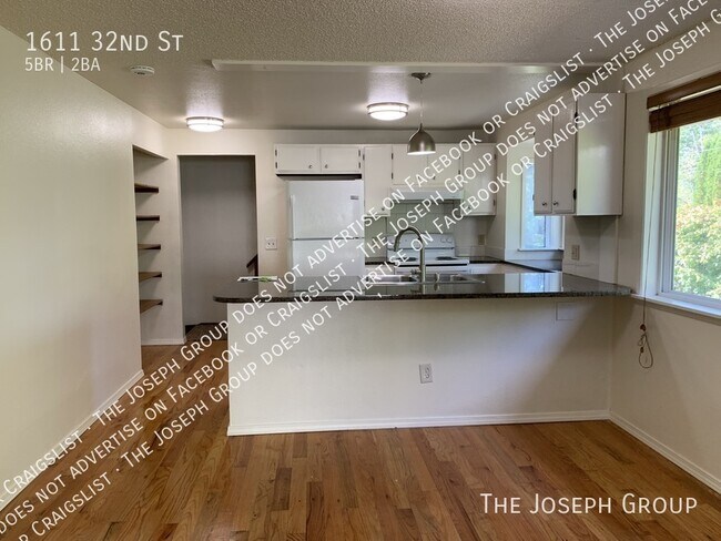 Building Photo - 1611 32nd St