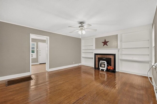 Building Photo - 3100 Breeze Terrace