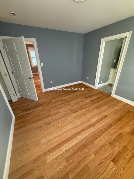 Building Photo - 8 Brentwood St