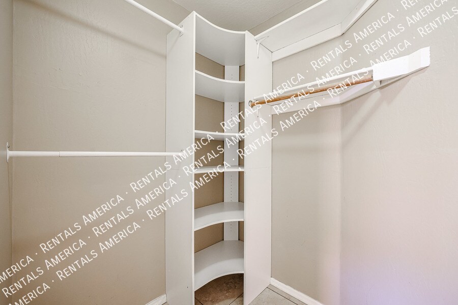 Building Photo - 13593 W Desert Flower Dr