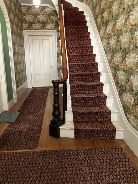 Building Photo - 31 Pleasant St