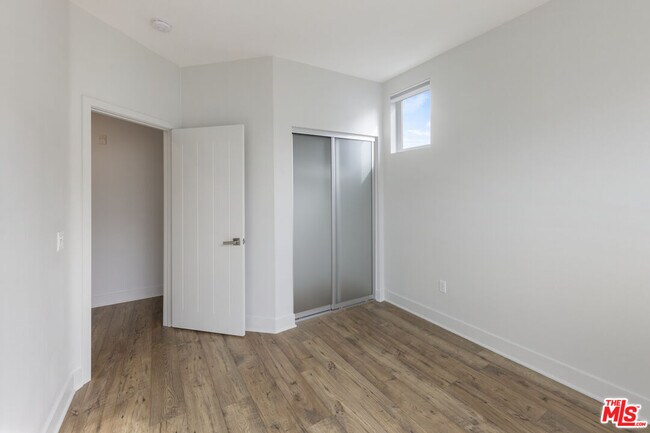 Building Photo - 2753 Waverly Dr