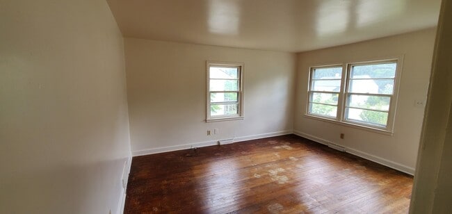 Building Photo - 2 Bedroom House