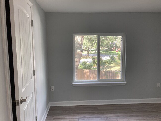 Building Photo - 719 Cypress Dr