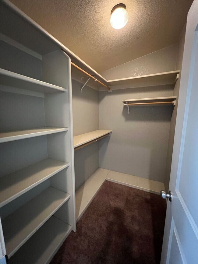Building Photo - 3 BEDROOM HOME IN ARABY CROSSING!