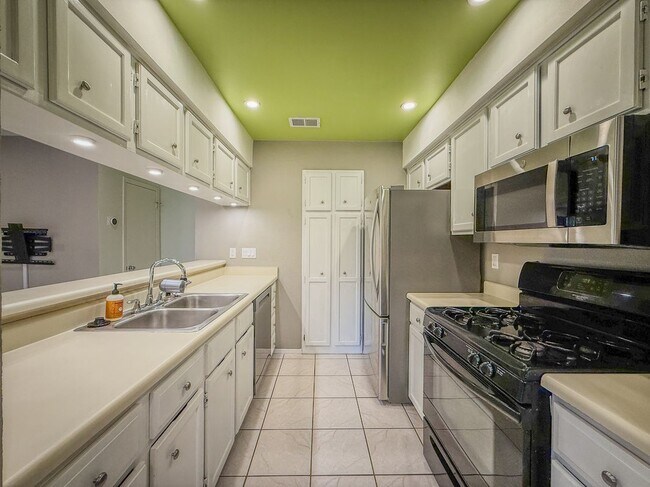 Building Photo - 3839 Dry Creek Dr