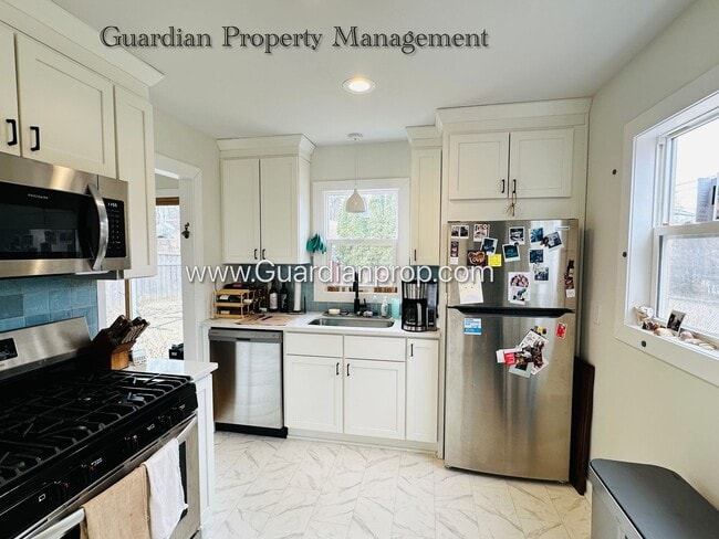 Building Photo - St Louis Park Single Family Home, Dishwasher, Garage, Patio