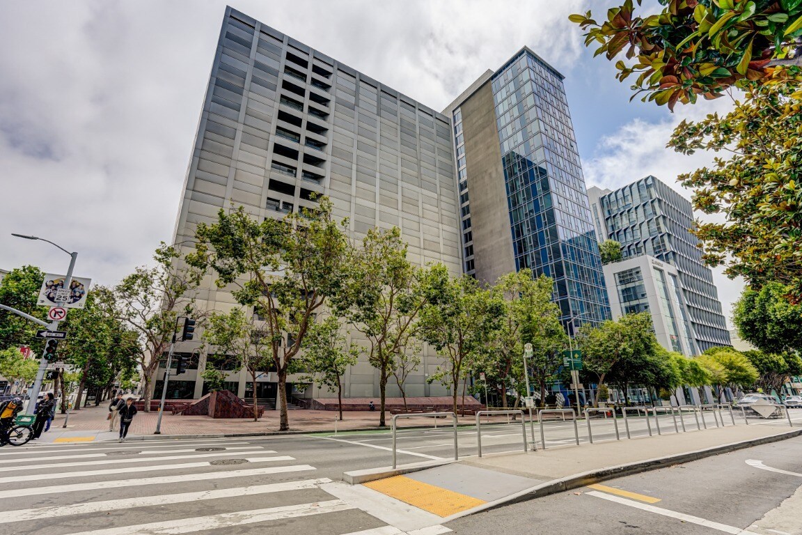 Building Photo - 631 Folsom St