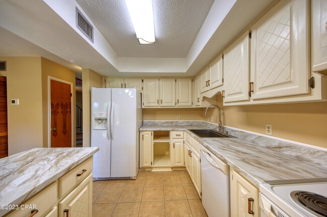 Building Photo - 7129 S Lagoon Dr