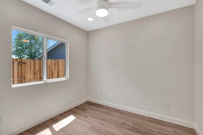 Building Photo - 2 bedrooms 1.5 baths home in San Diego FOR...