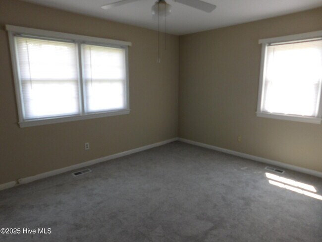 Building Photo - 509 W Wilson Creek Dr