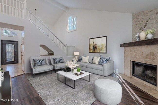 Building Photo - 3-bedroom townhome in great central Phoeni...