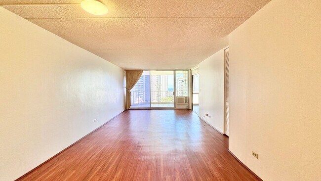 Building Photo - CONVENIENTY LOCATED AND SPACIOUS 2BD/2BA C...