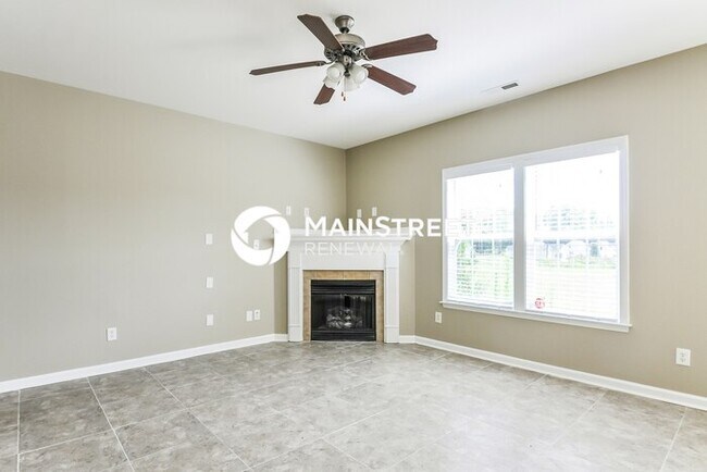Building Photo - 4 Bedroom Pet-Friendly Home in Smithfield, NC with Main Street Renewal