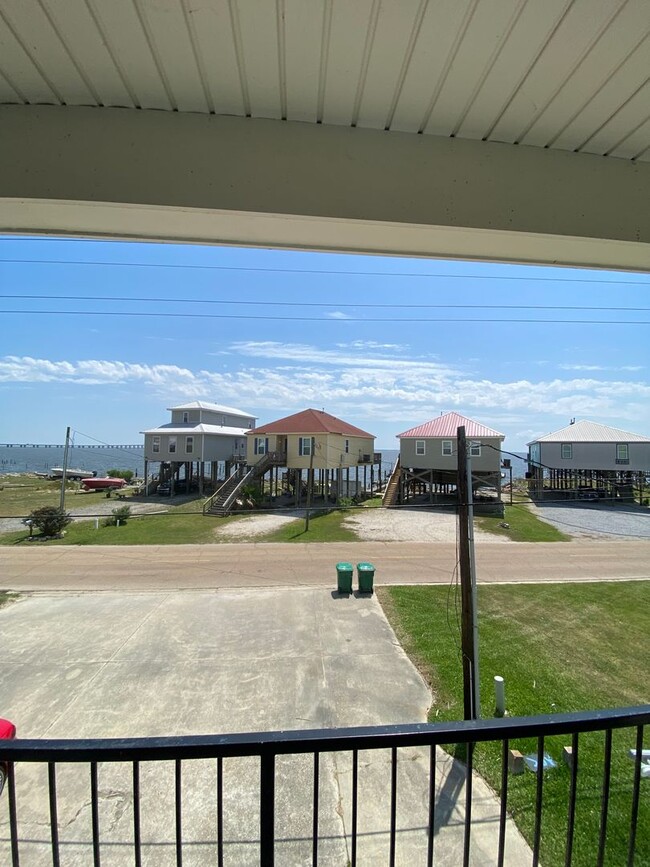 Building Photo - 200 Lakeview Dr