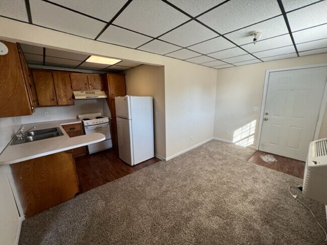 Building Photo - 603 S Evans Ave