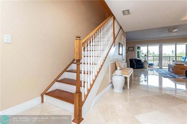 Building Photo - 270 Captains Walk