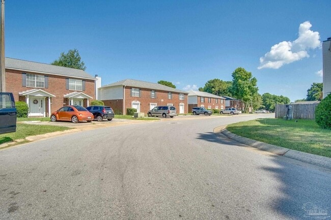Building Photo - 3050 Belle Meade Dr