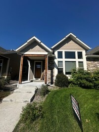 Building Photo - Gorgeous modern 5 bedroom - Minutes from MSU!