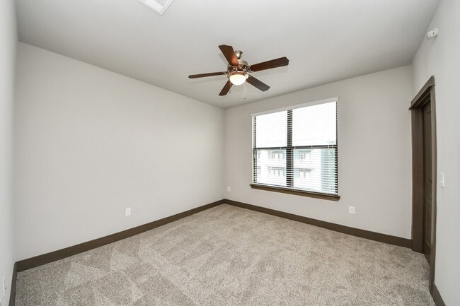 Building Photo - 5454 Washington Ave