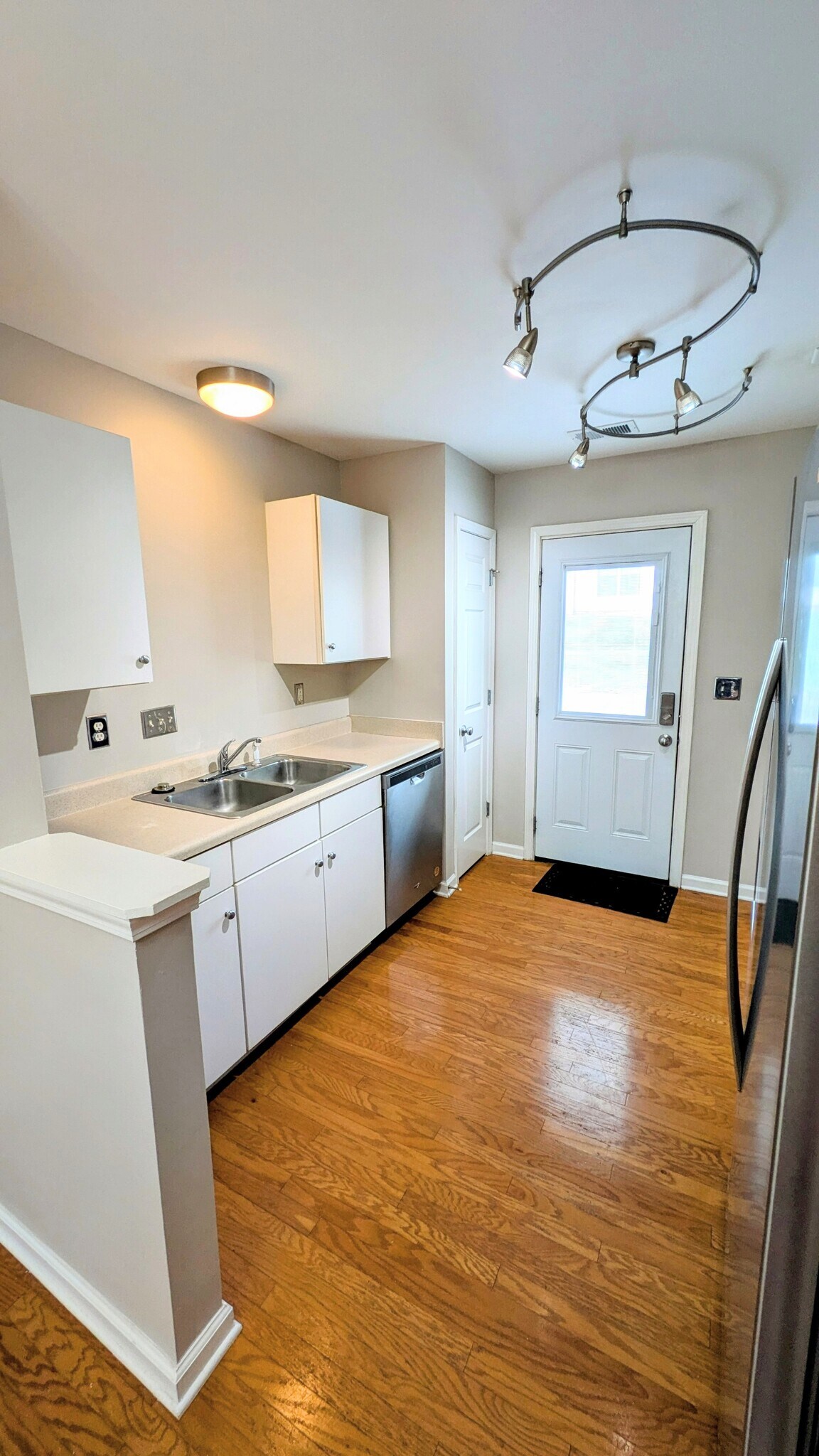 Building Photo - 3381 Weston St