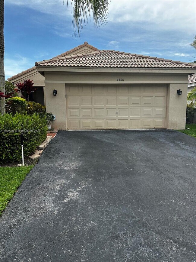 Building Photo - 4366 Pine Ridge Ct