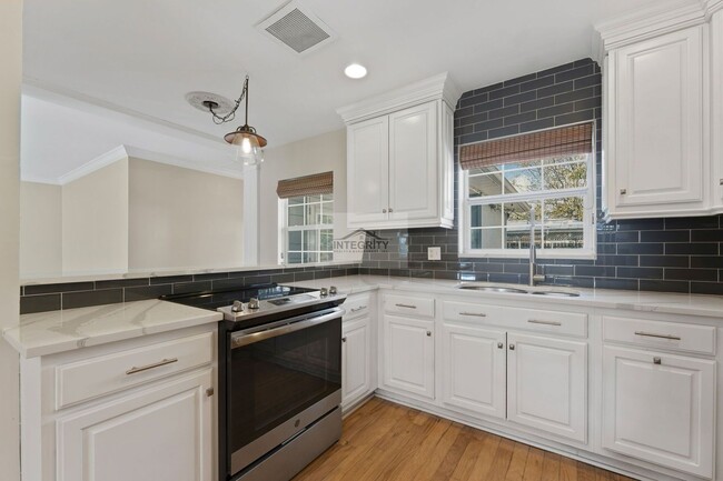 Building Photo - 4619 W Bay Villa Ave