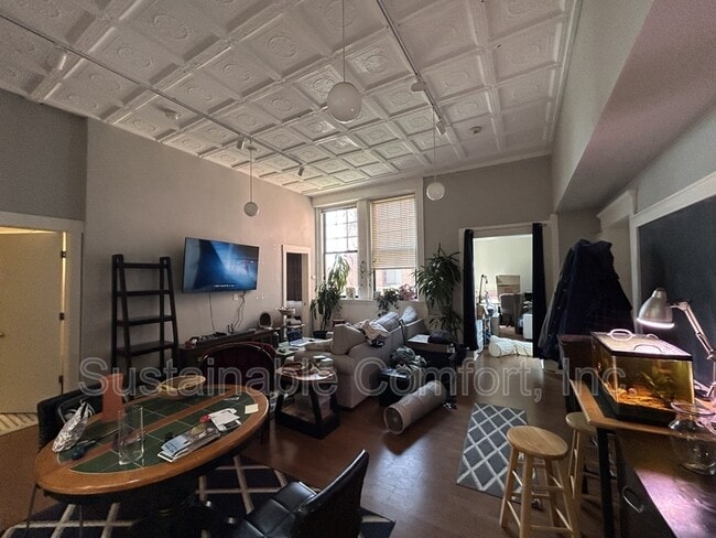 Building Photo - 28 Adams St