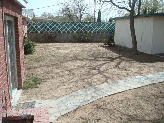 Building Photo - 2801 Hawick Rd